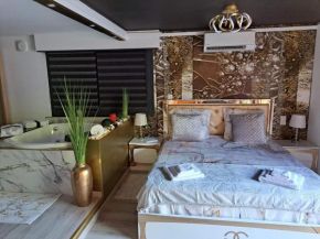 L'Aurore suite de charme, clim jacuzzi, sauna, piscine chauffée cuisine...